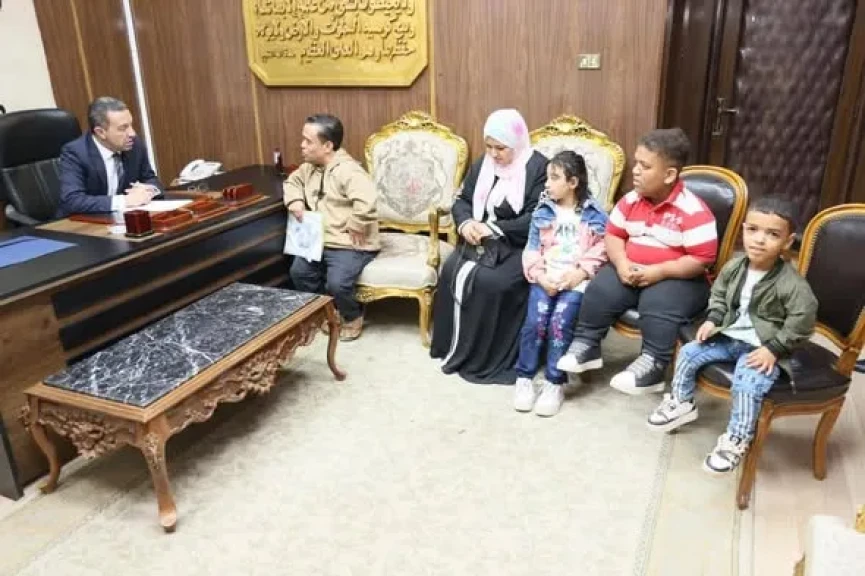 محافظ المنوفية يلتقى عدد من المواطنين