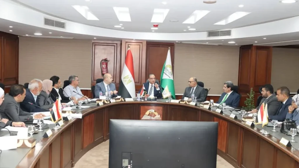 محافظ الجيزة يعقد اللقاء الأسبوعي لبحث شكاوى المواطنين