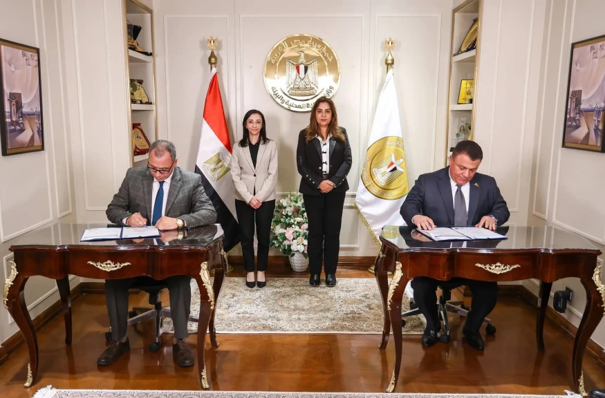 وزيرة التنمية المحلية والبيئة ومحافظ البحيرة تشهدان توقيع عقود تشغيل وصيانة وتطوير 3 مجازر بالمحافظة