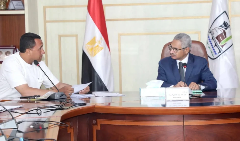 محافظ بني سويف يواصل لقاءاته الأسبوعية مع المواطنين
