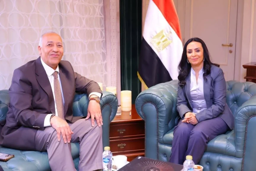 وزيرة التضامن الاجتماعي تلتقي رئيس مجلس إدارة شركة ” إير كايرو”