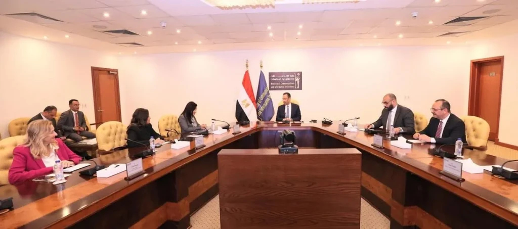 وزير الاتصالات يبحث مع الممثل المقيم لبرنامج الأمم المتحدة الإنمائي في مصر تعزيز الشراكة في مجالات التحول الرقمي والذكاء الاصطناعي