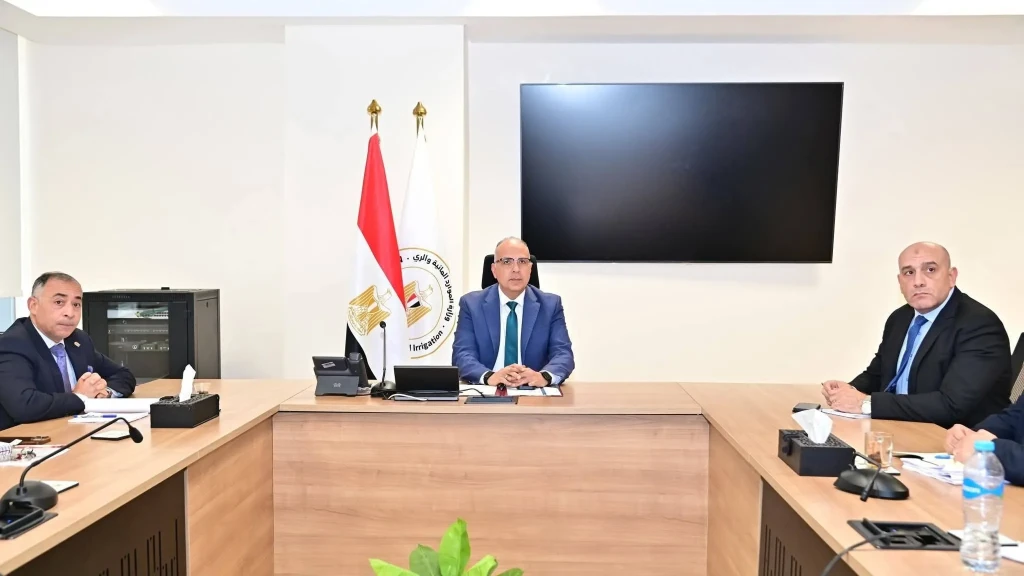 وزير الري يبحث إجراءات الحفاظ على المنشآت المائية التاريخية التابعة للوزارة