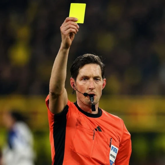 تعرف على طاقم تحكيم مباراة القمة بين الأهلي و الزمالك بدوري نايل