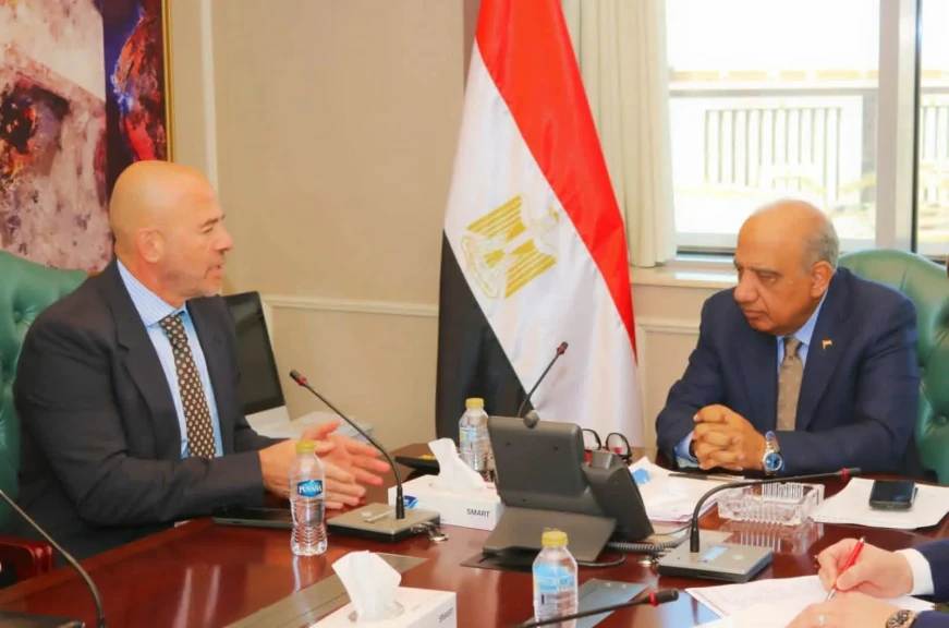 وزير الكهرباء والطاقة المتجددة يبحث مع مجموعة ”إنكوم” آليات توفير الطاقة الكهربائية اللازمة لإقامة مشروع مركز عالمى للبيانات