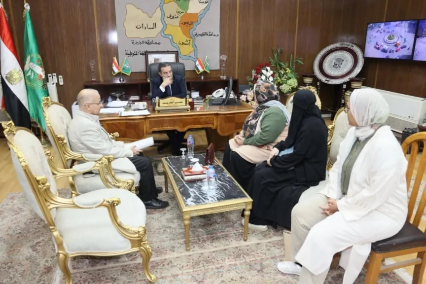 محافظ المنوفية يلتقي عدد من المواطنين لبحث شكواهم