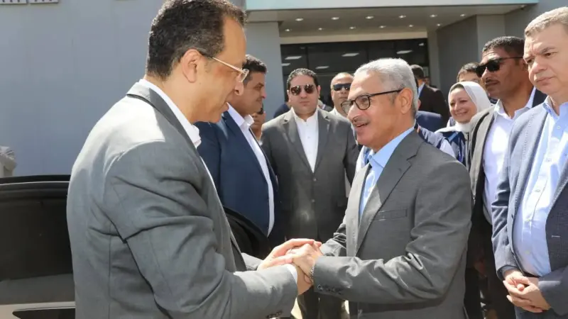 محافظ بني سويف يستقبل وزير الاتصالات في مستهل زيارته داخل مجمع مصانع شركة سامسونج