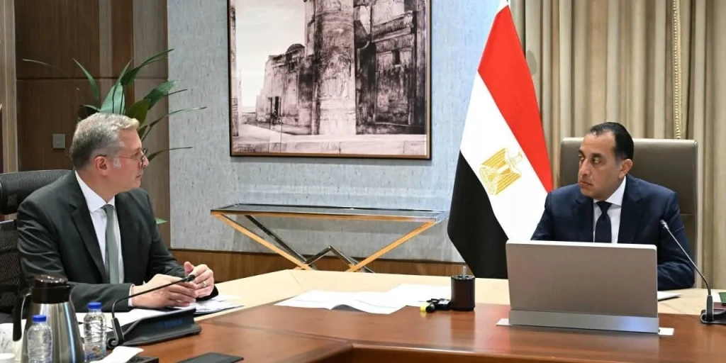 رئيس الوزراء يلتقي وزير البترول والثروة المعدنية لمتابعة عددٍ من ملفات العمل