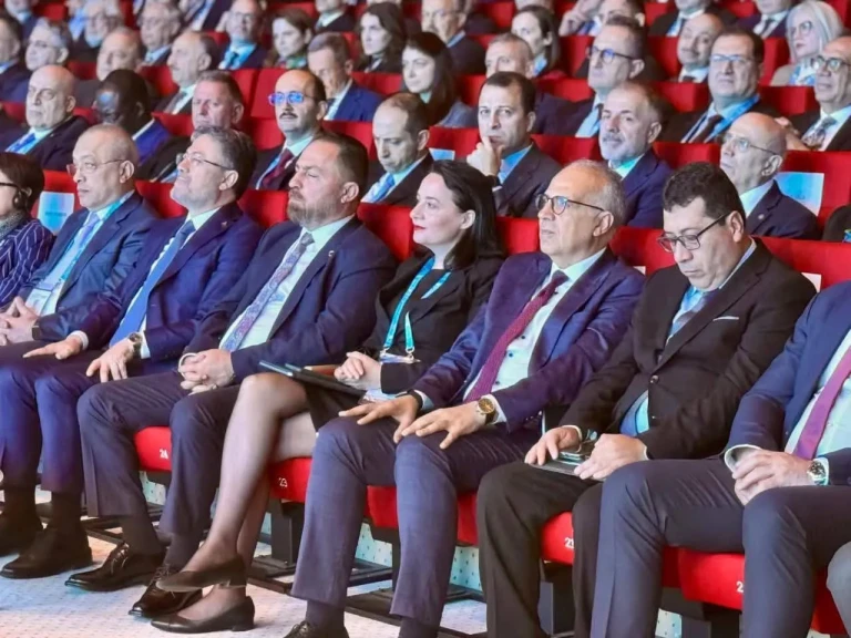 وزير الري يصل إلى إسطنبول للمشاركة في “منتدى إسطنبول الدولي الخامس للمياه”