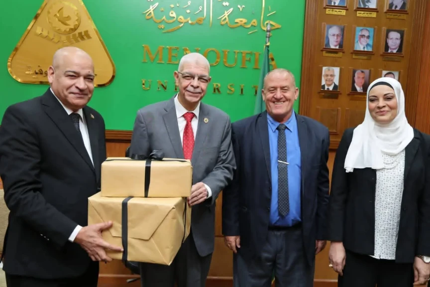 رئيس جامعة المنوفية يشهد حفل تكريم مدير عام الحسابات بالجامعة ومندوب وزارة المالية لبلوغه سن المعاش