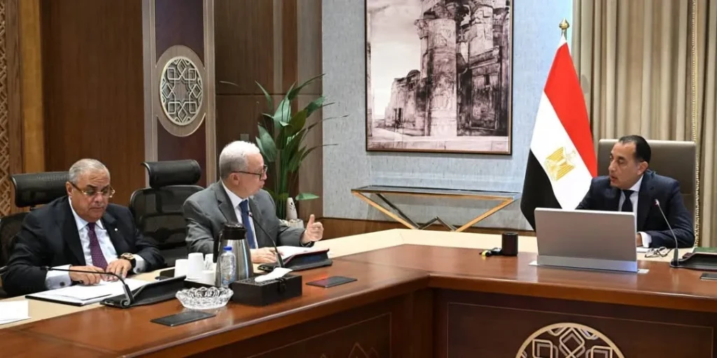 رئيس الوزراء يتابع مستجدات القيد المؤقت للشركات الحكومية في البورصة