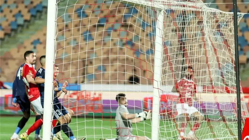 الأهلي يفوز على إنبي بثلاثية نظيفة بالدوري