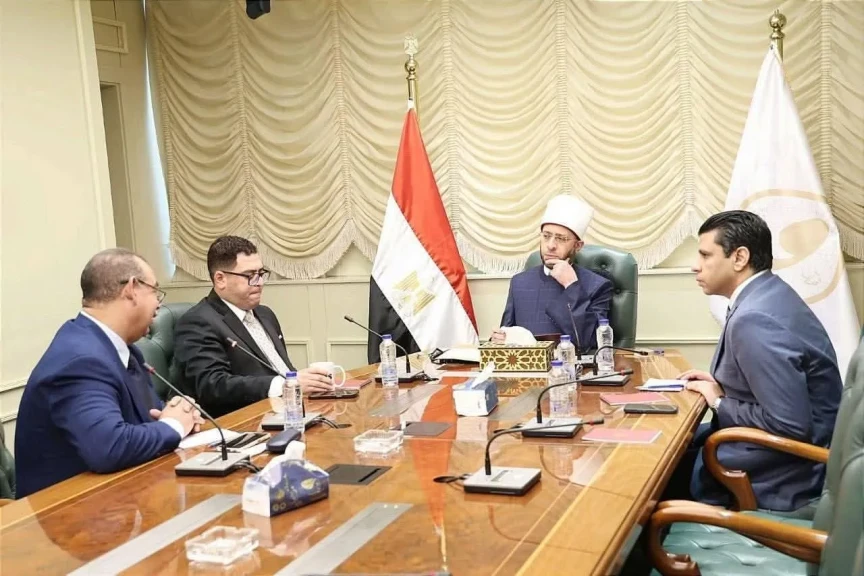 وزير الأوقاف يعقد اجتماعًا لمتابعة سير العمل بالمجموعة الوطنية لاستثمارات الأوقاف
