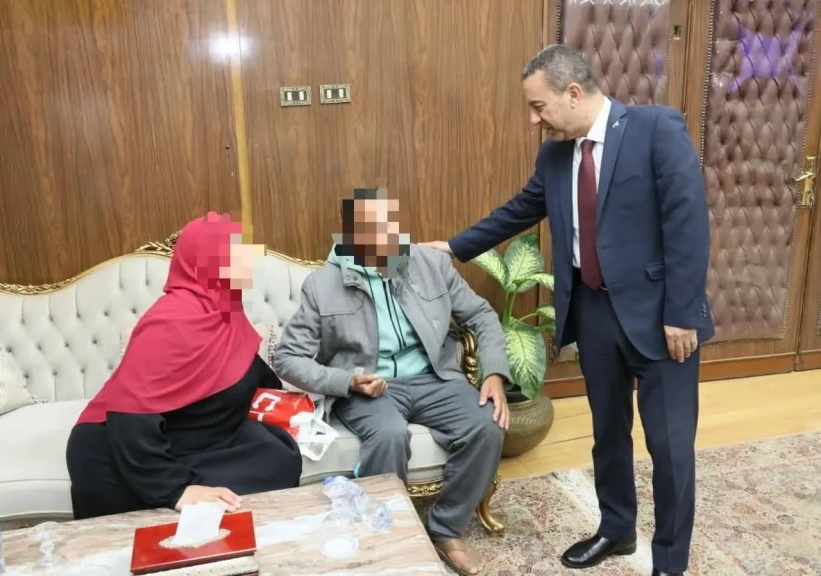 محافظ المنوفية يلتقي بعدد من الحالات الإنسانية