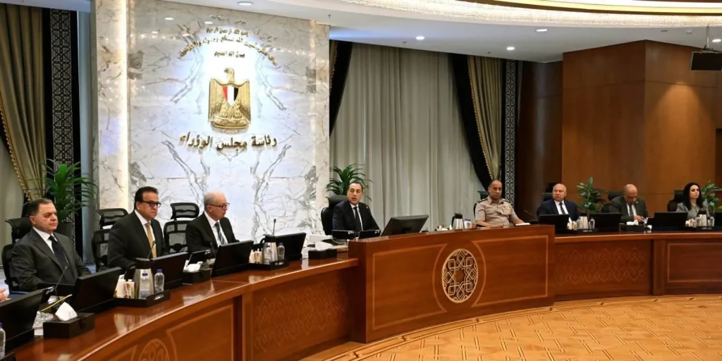 رئيس الوزراء يوجه بضرورة التزام جميع الوزارات بإجراءات الترشيد الحكومي