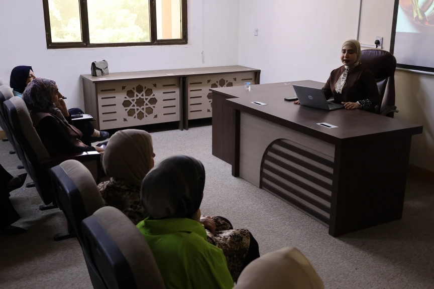 محاضرة علمية في كلية طب المستنصرية عن العلاقة بين البروبيوتيك والبريبايوتك في صحة الجهاز الهضمي