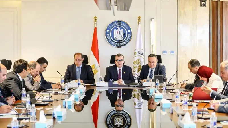 وزراء التخطيط والمالية والتعليم العالي يبحثون سبل تعزيز دور مؤسسات التعليم العالي فى تحقيق أهداف التنمية