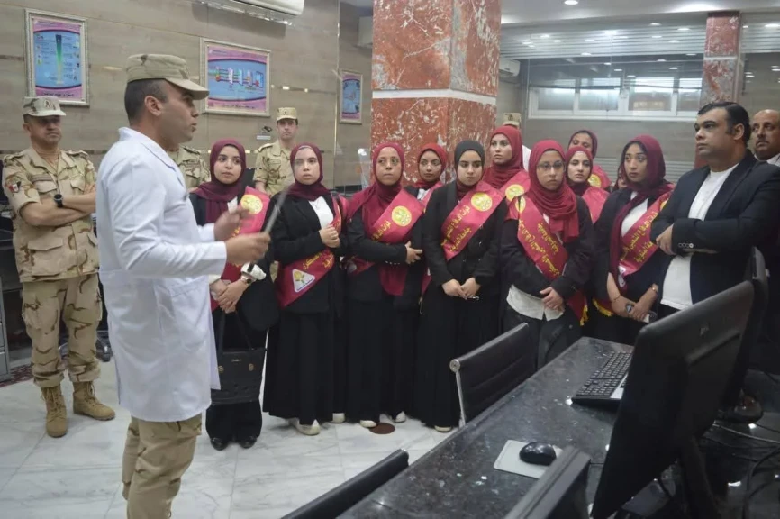 وفد طلابي من علوم المنوفية يزور المعامل الرئيسية لإدارة الحرب الكيميائية بالقوات المسلحة لتعزيز الخبرات التطبيقية