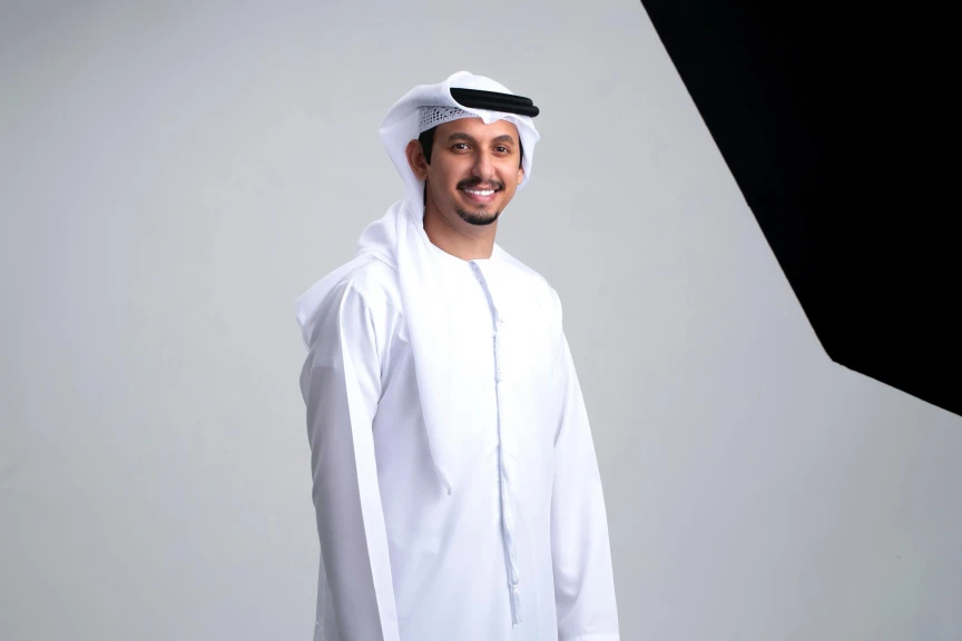 عبد الرحمن الجنيد يطلق أغنية ”عزنا محمد” من  أشعار سمو الشيخ منصور بن زايد