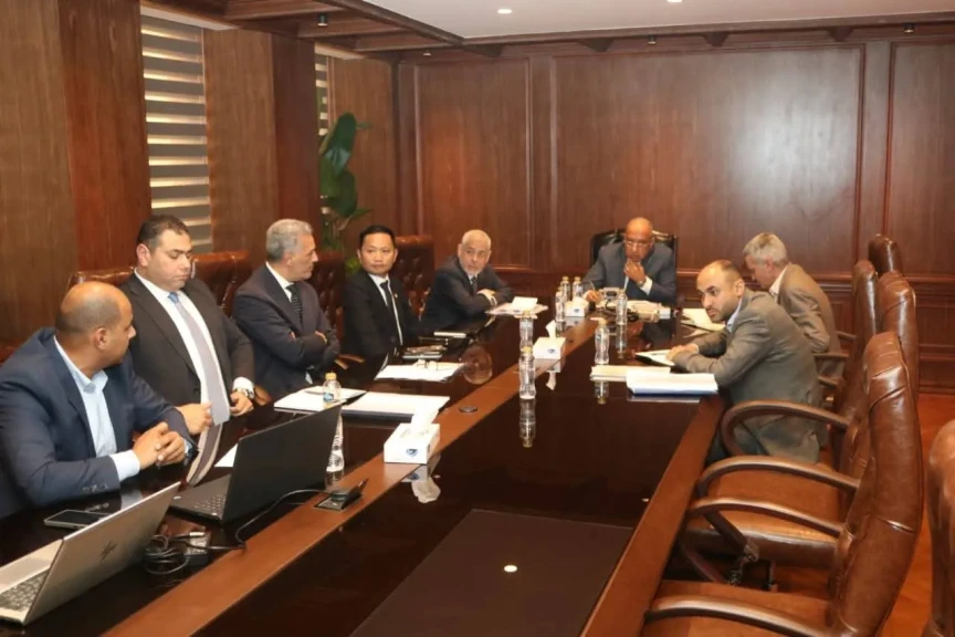 وزير الكهرباء والطاقة المتجددة يبحث مع مسئولي شركة ”AMEA POWER” الإماراتية تطور الأعمال، ومستجدات تنفيذ مشروعات الطاقة الشمسية وطاقة الرياح