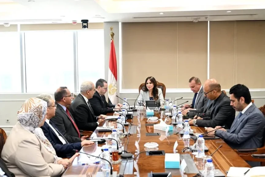 وزيرة الإسكان تتابع مع رئيس الهيئة العامة لتعاونيات البناء والإسكان ملفات العمل بالهيئة وتبحث سبل تعظيم دورها