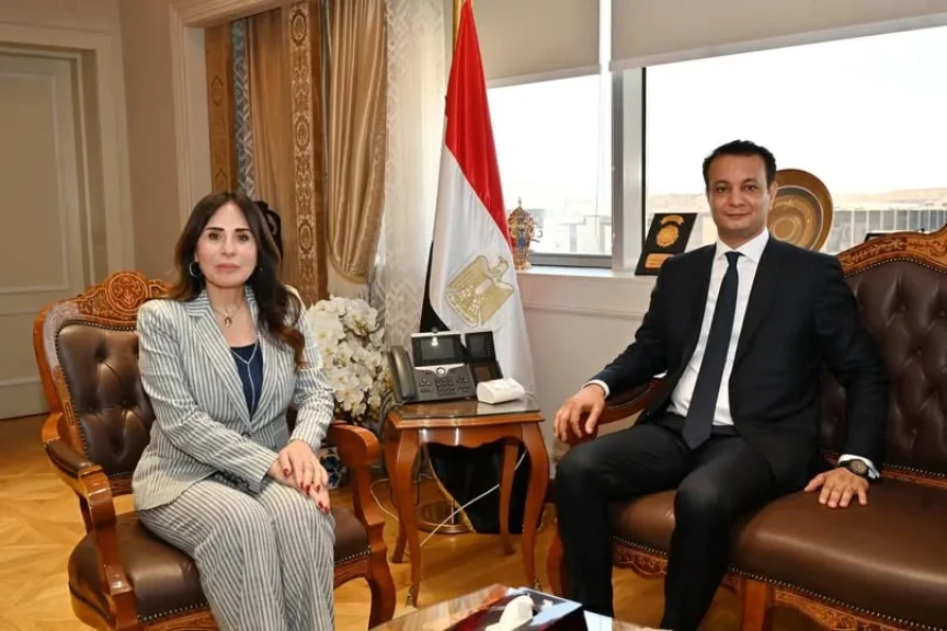 وزيرة الإسكان تستقبل مدير عام صندوق التنمية وإعادة إعمار ليبيا