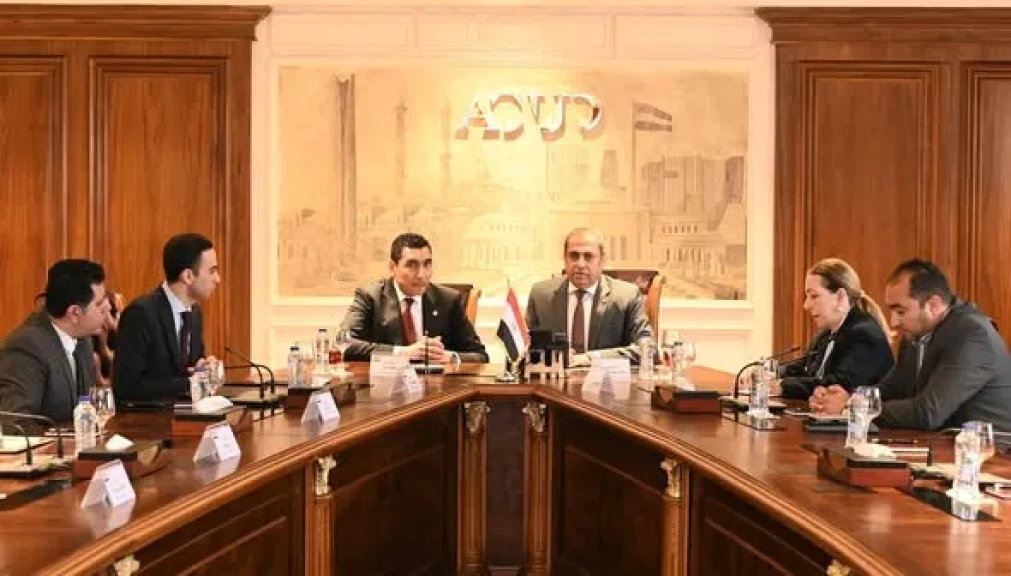وزير الشباب والرياضة يلتقي رئيس شركة العاصمة الجديدة لمتابعة التعاون المشترك ودعم الألعاب الفردية