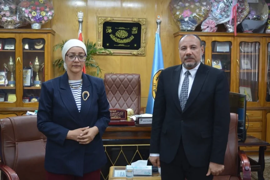 نائب رئيس جامعة الأزهر للوجه القبلي يستقبل مديرة معهد تكنولوجيا المعلومات بوزارة الاتصالات