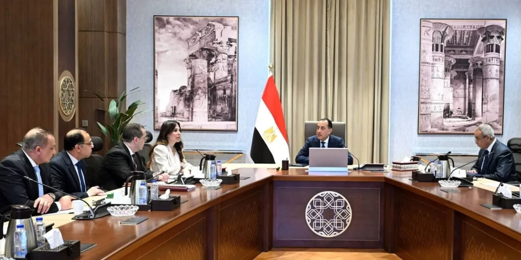 رئيس الوزراء يتابع الموقف التنفيذي وخطط التسليم والتشغيل بعددٍ من مشروعات وزارة الإسكان