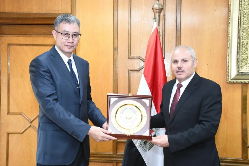 جامعة القناة تجدد اتفاقية التعاون مع كلية بكين لتكنولوجيا المعلومات لدعم التعليم التكنولوجي