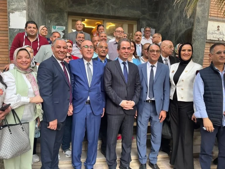المسلماني يلتقي بأسرة القناة الخامسة وإذاعة الإسكندرية