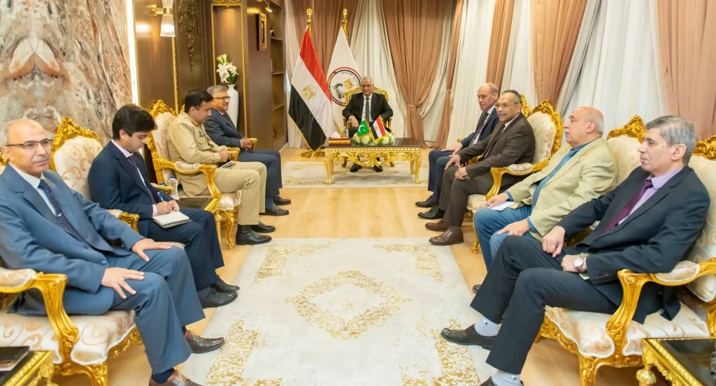 وزير الدولة للإنتاج الحربي يناقش مع السفير الباكستاني سبل تعزيز التعاون المشترك