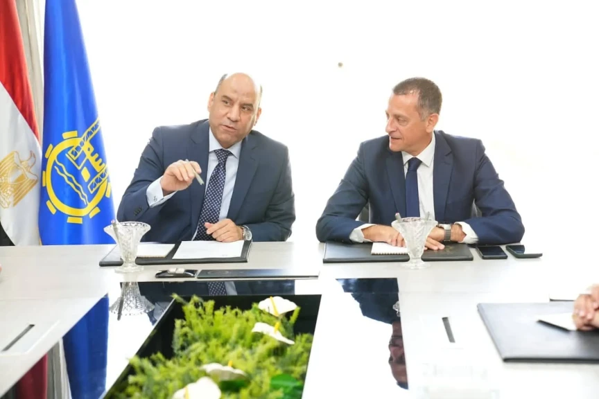 وزير العمل ومحافظ أسوان يجتمعان باللجنة الإستشارية لرعاية وتشغيل العمالة غير المنتظمة