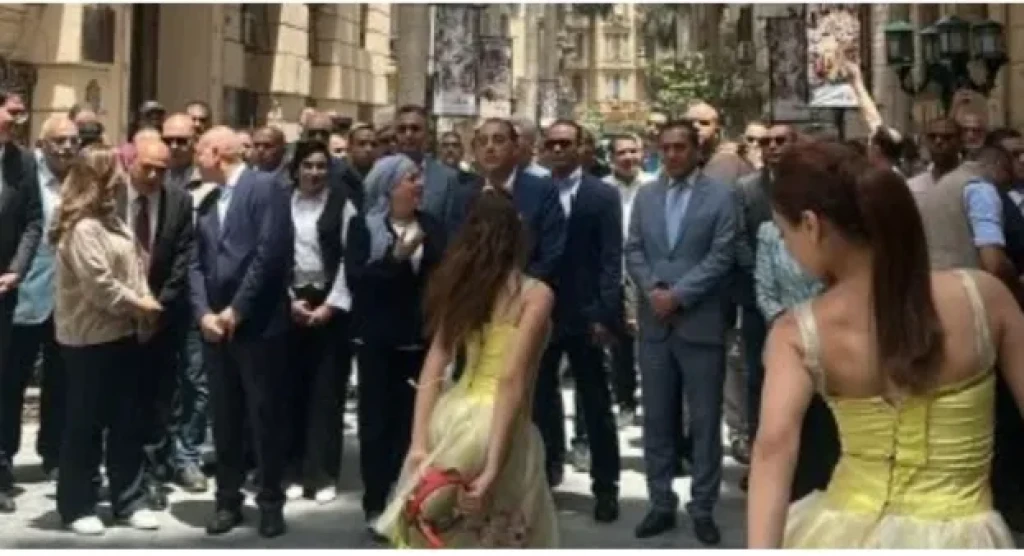 رئيس الوزراء يتفقد شارع الفن خلال جولته التفقدية بوسط البلد