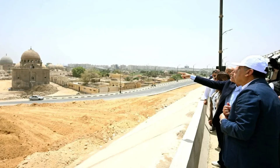 رئيس الوزراء يتوجه عبر محور صلاح سالم الجديد لتفقد أعمال التطوير الجارية بمنطقتي السيدة عائش ة والسيدة نفيسة