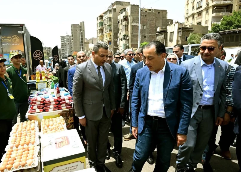 رئيس الوزراء يتفقد معرض ”أهلًا بالعيد” بمنطقة الجمالية