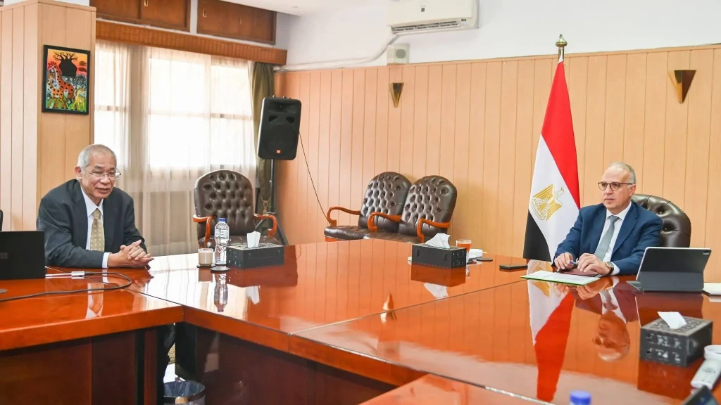 وزير الري يلتقى مستشار إمبراطور اليابان لشئون المياه ومستشار مبعوثة رئيس الوزراء للمياه