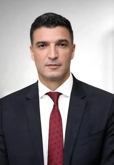 وزير الصناعة يصدر قراراً باعتماد اشتراطات تراخيص مصانع مستحضرات التجميل المعدلة