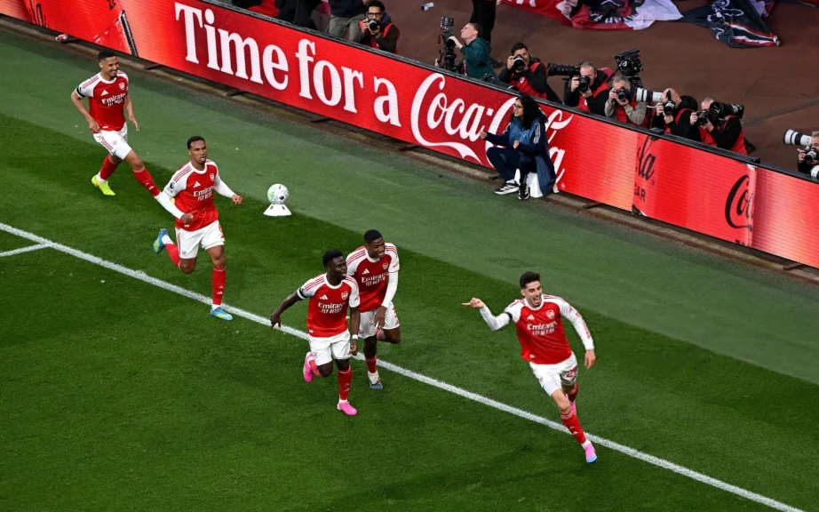 آرسنال يفوز على بيرنلي ويقترب من تحقيق لقب الدوري الإنجليزي الممتاز