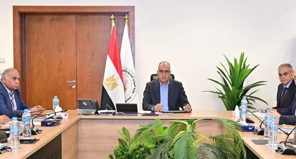 وزير الري يتابع حالة المنظومة المائية بزمام محافظة البحيرة خلال فترة أقصى الاحتياجات المائية