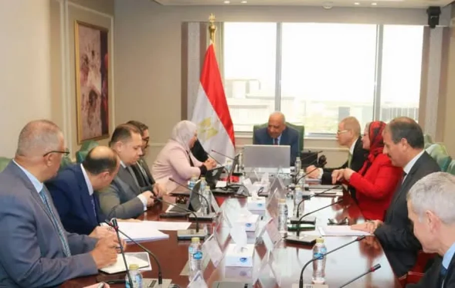 وزير الكهرباء والطاقة المتجددة يبحث مع وفد البنك الدولي سبل دعم وتعزيز الشراكة والتعاون في مجالات دعم وتقوية الشبكة الموحدة وتحقيق الاستدامة المالية وتحسين كفاءة الطاقة