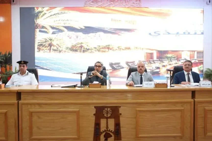 محافظ الوادى الجديد تترأس إجتماع المجلس التنفيذي للمحافظة