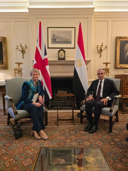 وزيرا خارجية مصر والمملكة المتحدة يبحثان سبل تعزيز العلاقات الثنائية ويناقشان مستجدات الأوضاع الإقليمية وسبل خفض التصعيد