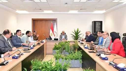 وزير الري يتابع مجهودات حماية الشواطئ وتكريك مصب فرع رشيد ومصرف جمصة