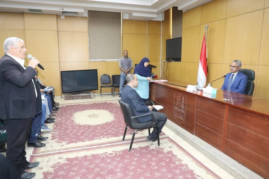 محافظ بني سويف يواصل سلسلة لقاءاته بالمواطنين