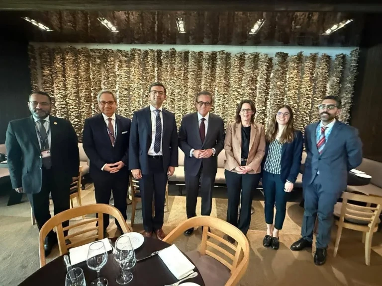 وزير الصحة يبحث مع البنك الدولي تعزيز التعاون في القطاع الصحي