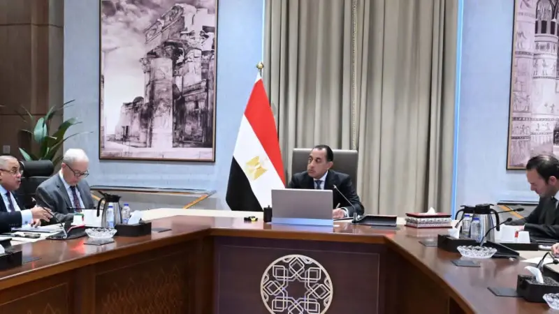 رئيس الوزراء يستعرض التقرير ربع السنوي الأول لوحدة الشركات المملوكة للدولة