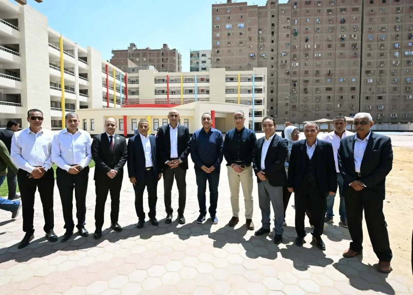 رئيس الوزراء : العمل على استكمال مشروعات الصرف الصحي ومنظومة النظافة وعدد إضافي من المدارس