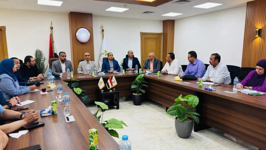 مسئولو الإسكان يتابعون مستجدات ملف التقنين وآليات تسريع الأداء بمدينتي العبور الجديدة والشروق