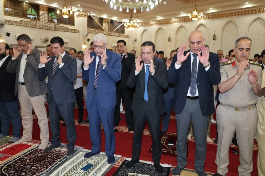 رئيس جامعة المنوفية يؤدي صلاة عيد الأضحى المبارك مع محافظ المنوفية بمسجد الرؤوف الرحيم بشبين الكوم